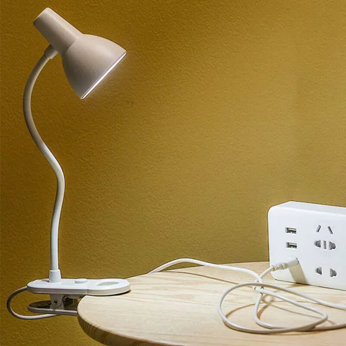 Simple Battery-Powered Table Lamp with Clip